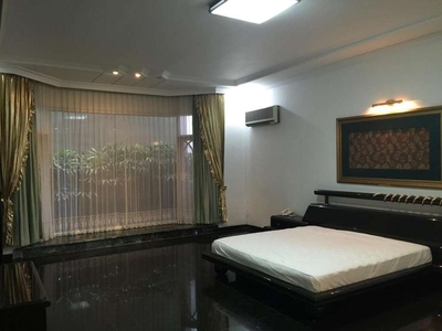 Rumah OKL, MEWAH, Lokasi ELIT, 5menit jalan ke Galaxy Mall Surabaya