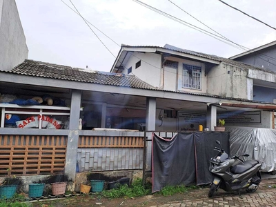 Rumah Satu Setengah Lantai di Pinang Griya Permai