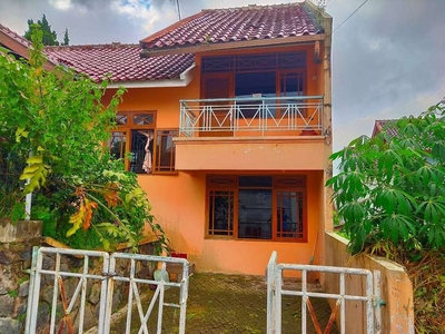 Rumah/Villa 2 Lantai, Murah, View Pemandangan Puncak & Taman Luas