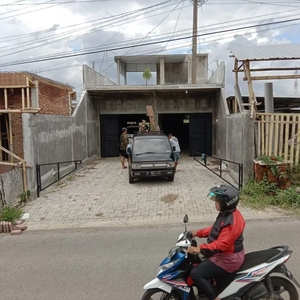 Toko Bangunan Pinggir jalan Sasando Tunggul Wulung dekat UMM 3 malang