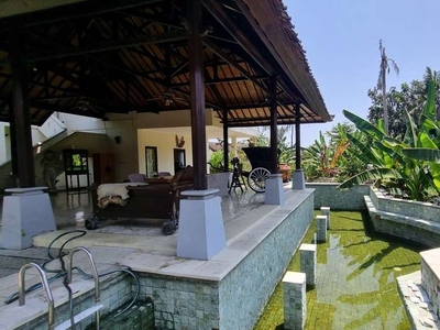 Villa 3 Bedroom yg Luas -hanya 3 menit dari Pantai Saba, Bali