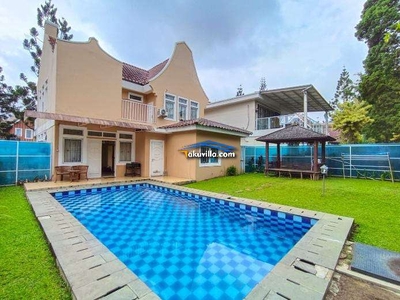 Villa dengan kolam renang pribadi disewakan di puncak