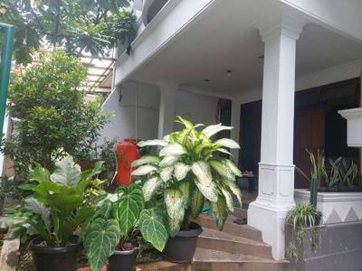 Disewa rumah 2 lantai Kebayoran Baru Jakarta Selatan