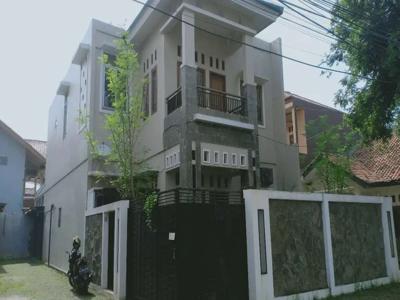 Di jual rumah di Pondok Melati 2 lantai, lokasi dekat tol Jatiwarna