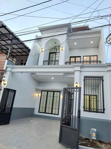 Dijual Rumah American Clasic Lokasi Pbi Araya Kota Malang