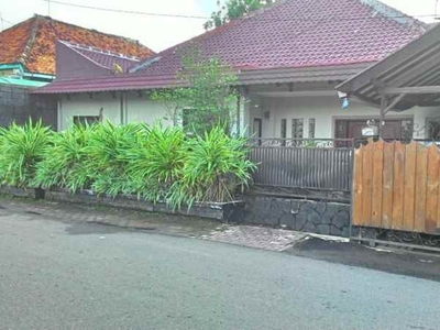 Dijual Rumah Luas Dengan 2 Akses Jalan Cocok Untuk Usaha Di Jatinegara