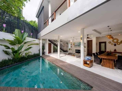 Dijual Vila Lantai 2 Seminyak Bali