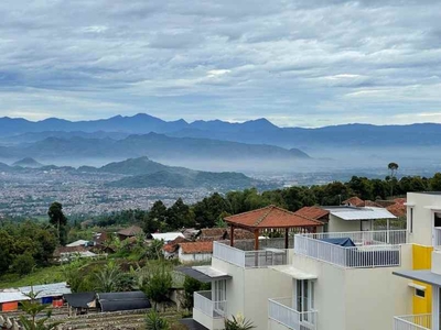 Dipasarkan Rumah Semi Villa 3 Lantai View Gunung Dekat Wisata Lembang