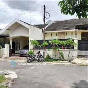 Dua Rumah Luas Besar Strategis Di Perumahan Bukit Permai Jember