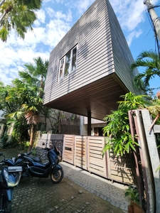 FREEHOLD Dijual Villa Lantai 2 Lokasi Pantai Batubolong Canggu Badung
