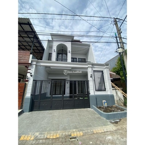 Jual Rumah Baru 2 Lantai Desain American Classic Tipe 150/119 Dalam Komplek Araya - Malang Jawa Timur