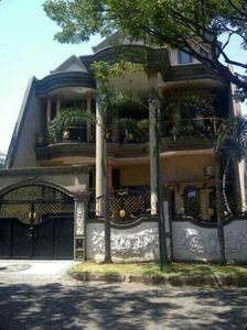 Modern Classic 2 Lantai Cluster Villa Royal Pakuwon City