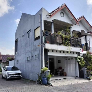 Rumah 2 Lantai Dalam Komplek Dekat Bandara Adi Sucipto Sleman