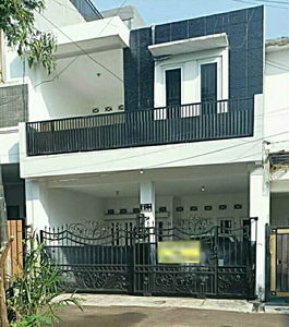 Rumah 2 Lantai Siap Huni Dalam Komplek Rawamangun Dekat Al Azhar