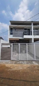 Rumah 2 Lantai Siap Huni Lokasi Strategis Kota Depok