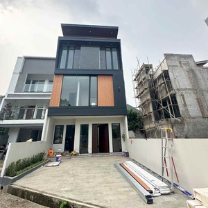 Rumah 3 Lantai Plus Rooftop Di Cilandak Jakarta Selatan