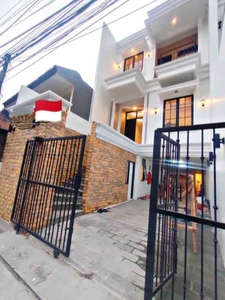 Rumah Baru Kokoh Mewah Kolam Renang Pribadi Exit Tol Jagakarsa Jakarta