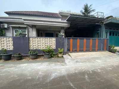 Rumah Dalam Komplek Bdn Sawangan Depok Selangkah Pintu Tol Desari