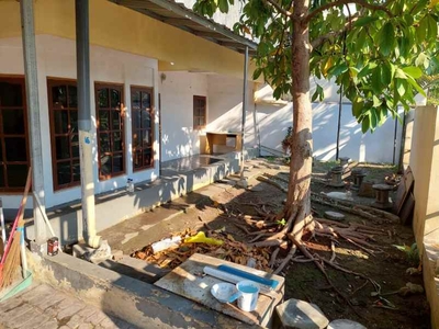 Rumah Lama Jalan Jemursari Lokasi Strategis Dekat Rumah Sakit Islam