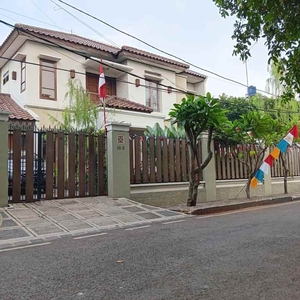 Rumah Mewah Ada Kolam Renang Di Komplek Pondok Kelapa Jakarta Timur