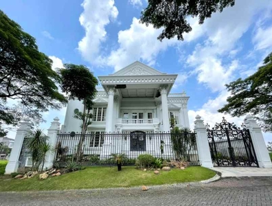 Rumah Mewah Dengan Kolam Renang Basement Di Citraland Puncak Golf