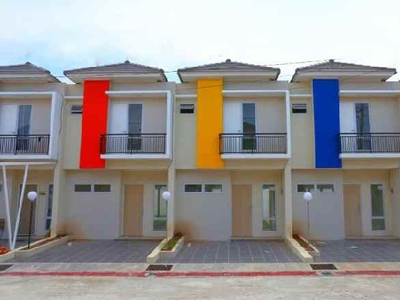 Rumah Mewah Pinggir Jalan Dekat Bandara Soekarno Hatta