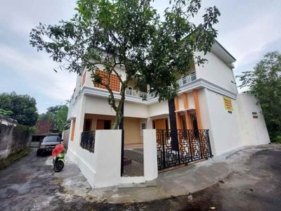 Rumah Mewah Siap Huni 2 Lantai Lokasi Strategis Di Jakal