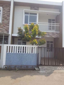 Rumah Minimalis Modern 2 Lantai Dalam Cluster Jatimakmur