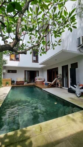 Rumah Modern Dan Unik Dengan Privat Pool Di Bintaro Sektor 9