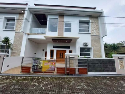 Rumah New 2 Lantai Semi Furnish Lokasi Di Pinggir Jalan Raya