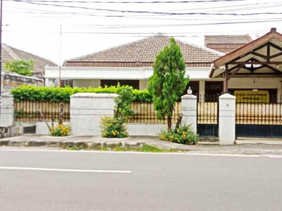 Rumah Pinggir Jalan Raya Daerah Rawamangun Jakarta Timur