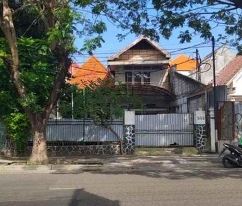 Rumah Raya Bengawan Terawat Di Pusat Kota Surabaya