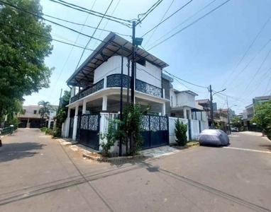 Rumah Semi Furnished Depan Taman Di Buaran Duren Sawit