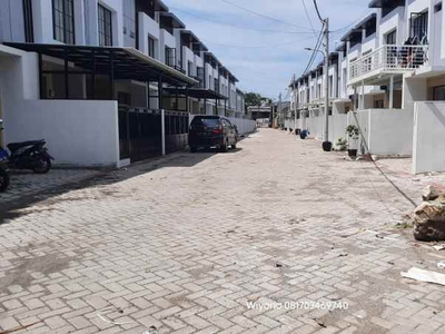 Rumah Surabaya Timur Regency One Babatan Pantai Dekat Merr