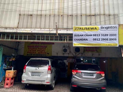 Rumah Usaha Dengan Lebar 10 Meter Di Jalan Raya Perak Timur