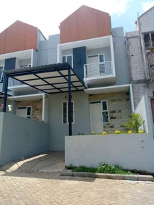 Rumah Villa 2 Lantai Perumahan Poros Jalan Di Wagir Malang