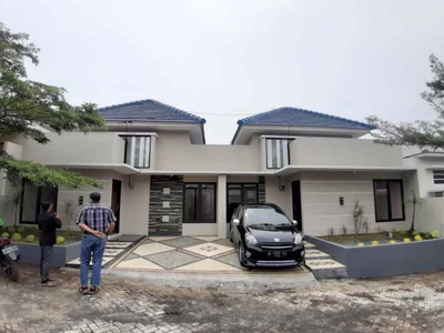 Rumah Mewah Pinggir Jalan Raya Kepanjen Malang Jawa Timur