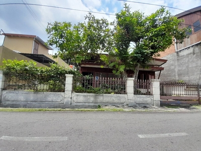 tanah dan bangunan strategis di Manahan Banjarsari Solo Surakarta