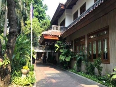 Rumah 3 Lantai Furnished di Patra Kuningan, Jakarta Selatan
