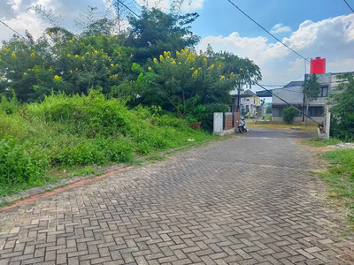 Dijual Tanah Pojok 1 Kavling 8 menit Kampus Brawijaya kota Malang