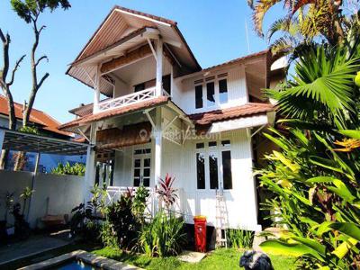 New Renovated 3 Bedrooms Villa Sulawesi House Style At Batu Belig