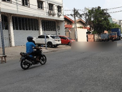 Gudang Prima harga murah di Daan Mogot Jakarta Barat. Lokasi sangat bagus, bisa masuk akses Container 40 feet dan semua jenis kendaraan.