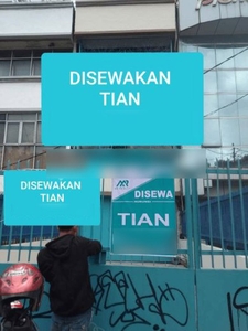 Ruko komersil 3 1/2 lantai di Cideng Barat Jakarta Pusat. Lokasi sangat strategis dan cocok untuk kantor, gudang dan berbagai usaha lainnya. Ruko di di Cideng Barat berada dipinggir jalan raya dan bebas banjir