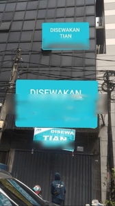 Ruko Komersil di Kawasan Pusat Bisnis Mangga Besar Jakarta Barat. Lokasi sangat bagus, cocok untuk Kantor, usaha, kafe dan berbagai usaha