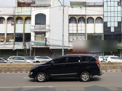 Ruko komersil Kyai Caringin Jakarta Pusat. Unit langsung pinggir jalan raya, cocok untuk kantor, gudang dan berbagai usaha