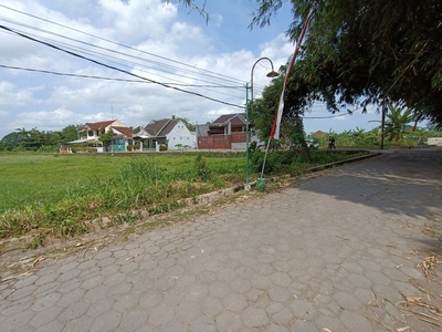 Tanah di Banyuraden Gamping, Selatan Kampus Poltekkes dan STPN