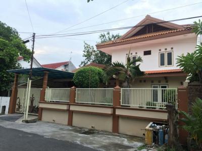 Disewakan Rumah Asri 2 lantai di Pucang Anom Timur Surabaya