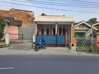 Jual Rumah Strategis Pinggir Jalan Cipageran