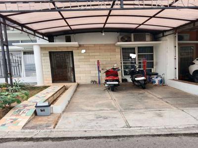 Rumah Hoek Tak Jauh Dari Pasar Sepatan