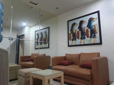 Sewa Apartemen Cosmo Mansion 1 Bedroom Lantai Tengah Furnished